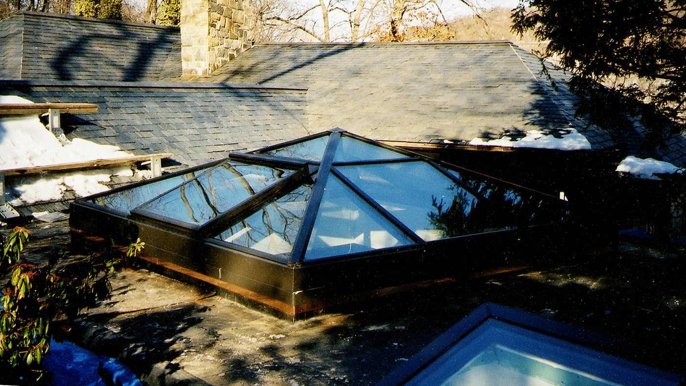 Venting pyramid skylight and single slope skylight