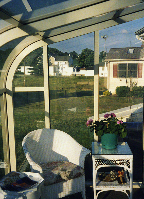 Curved eave lean-to sunroom