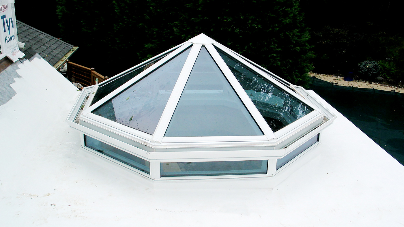 Polygonal skylight with glass transoms