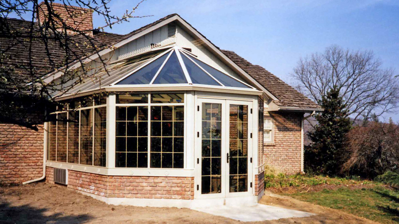 Straight eave double pitch bullnose end sunroom