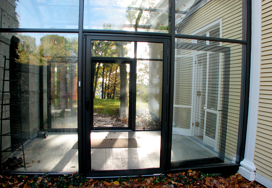 Straight eave lean-to sunroom with integrated terrace door and fixed windows