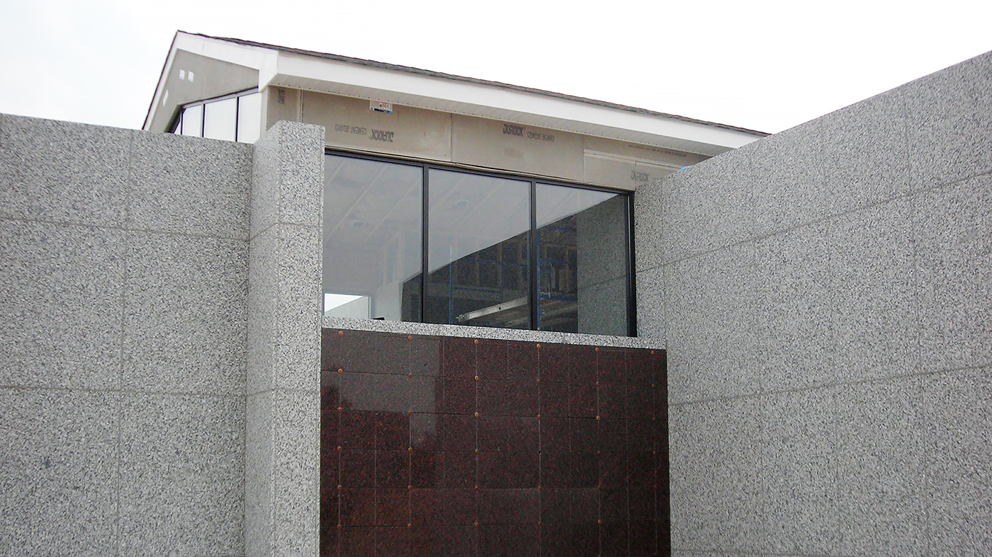 Four curtain wall systems including two with integrated narrow stile doors.