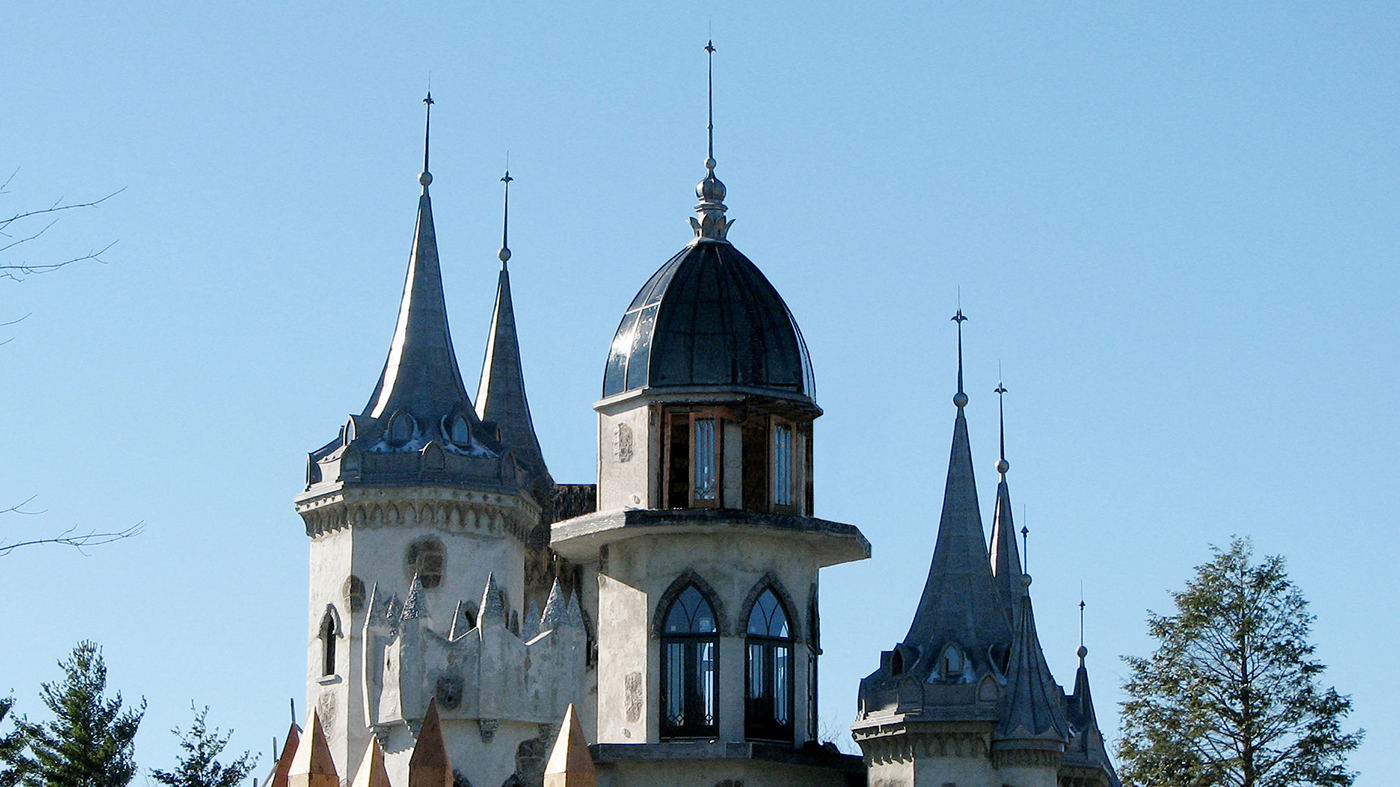 Dome and polygonal skylight atop a castle!