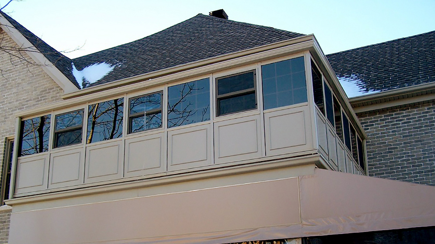 Straight eave lean-to corner sunroom with double-hung windows