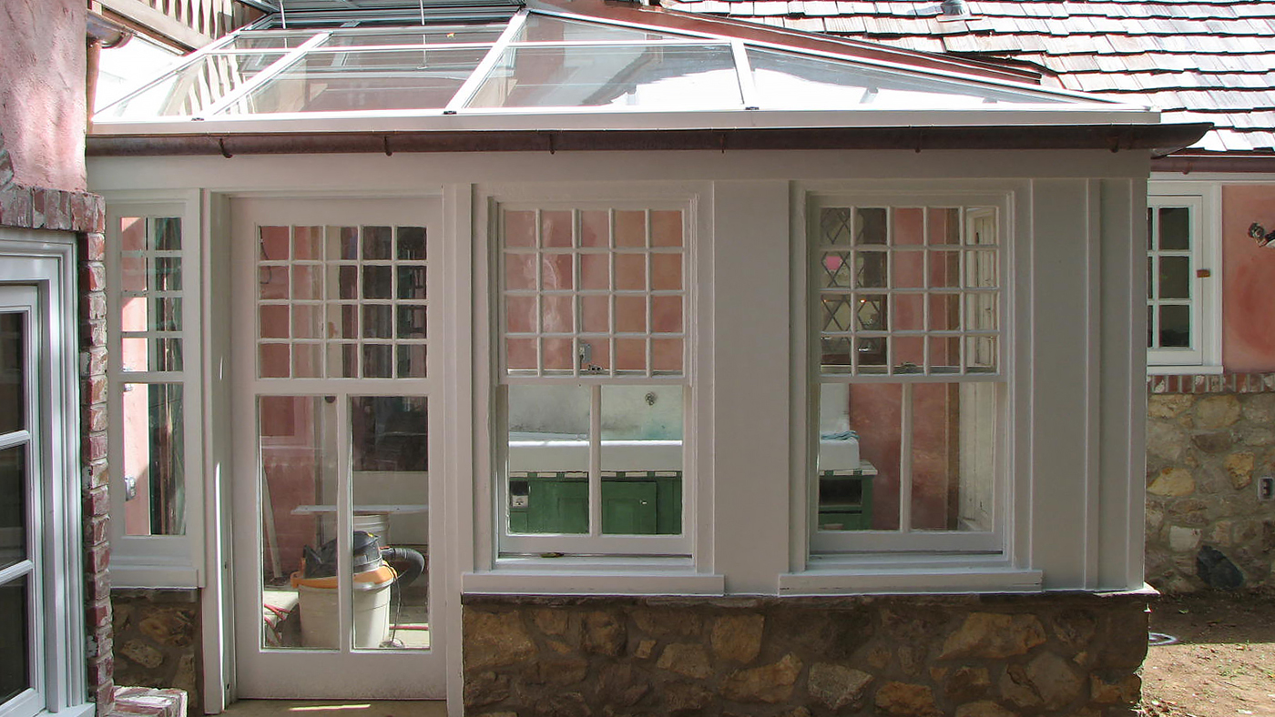 Irregular skylight with a flexible glazing system including ridge vents.