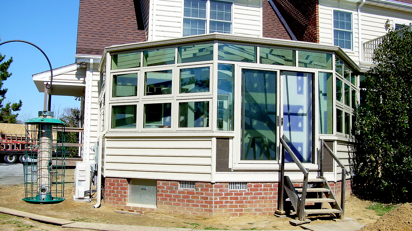 Straight eave lean-to bullnose end conservatory