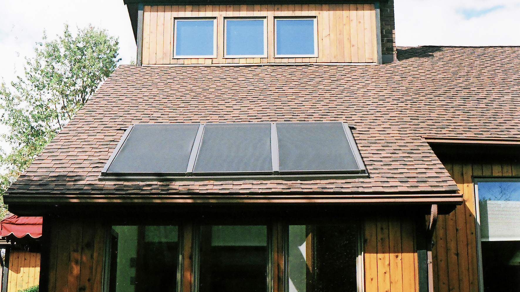 Flat skylight with removable shades using the FGS system