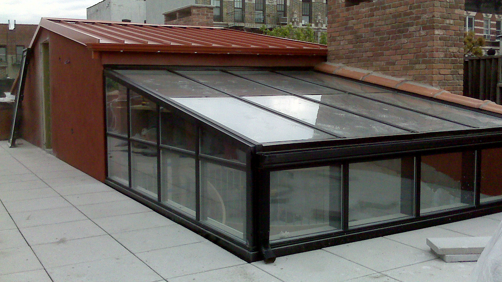 Straight eave lean-to Greenhouse