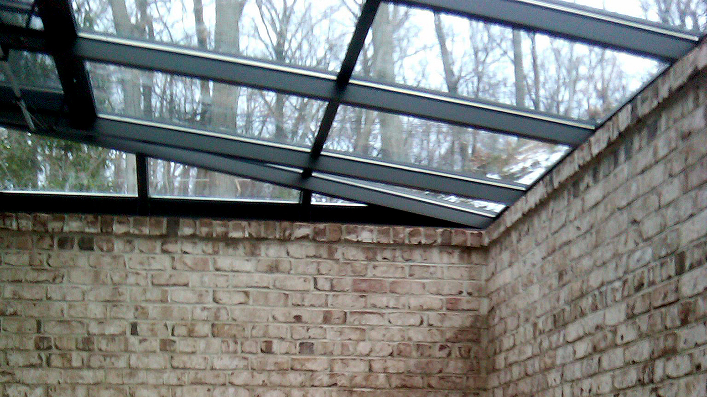 Straight eave lean-to skylight with a ridge vent