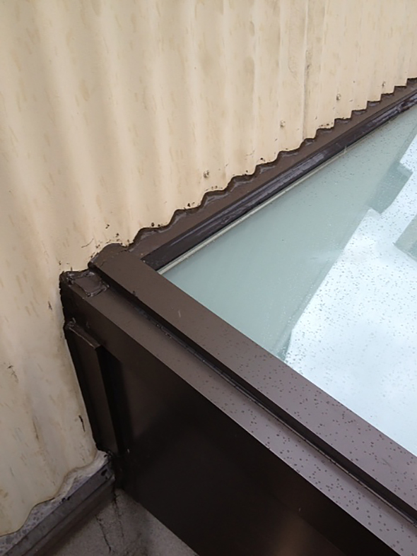 Curb mount skylight with custom conformed edge