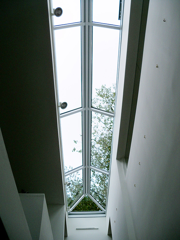 Curb mount hip end double pitch skylight