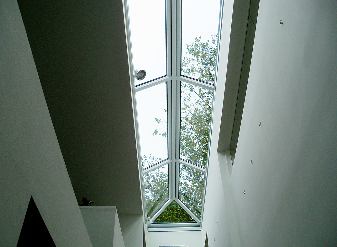 Curb mount hip end double pitch skylight
