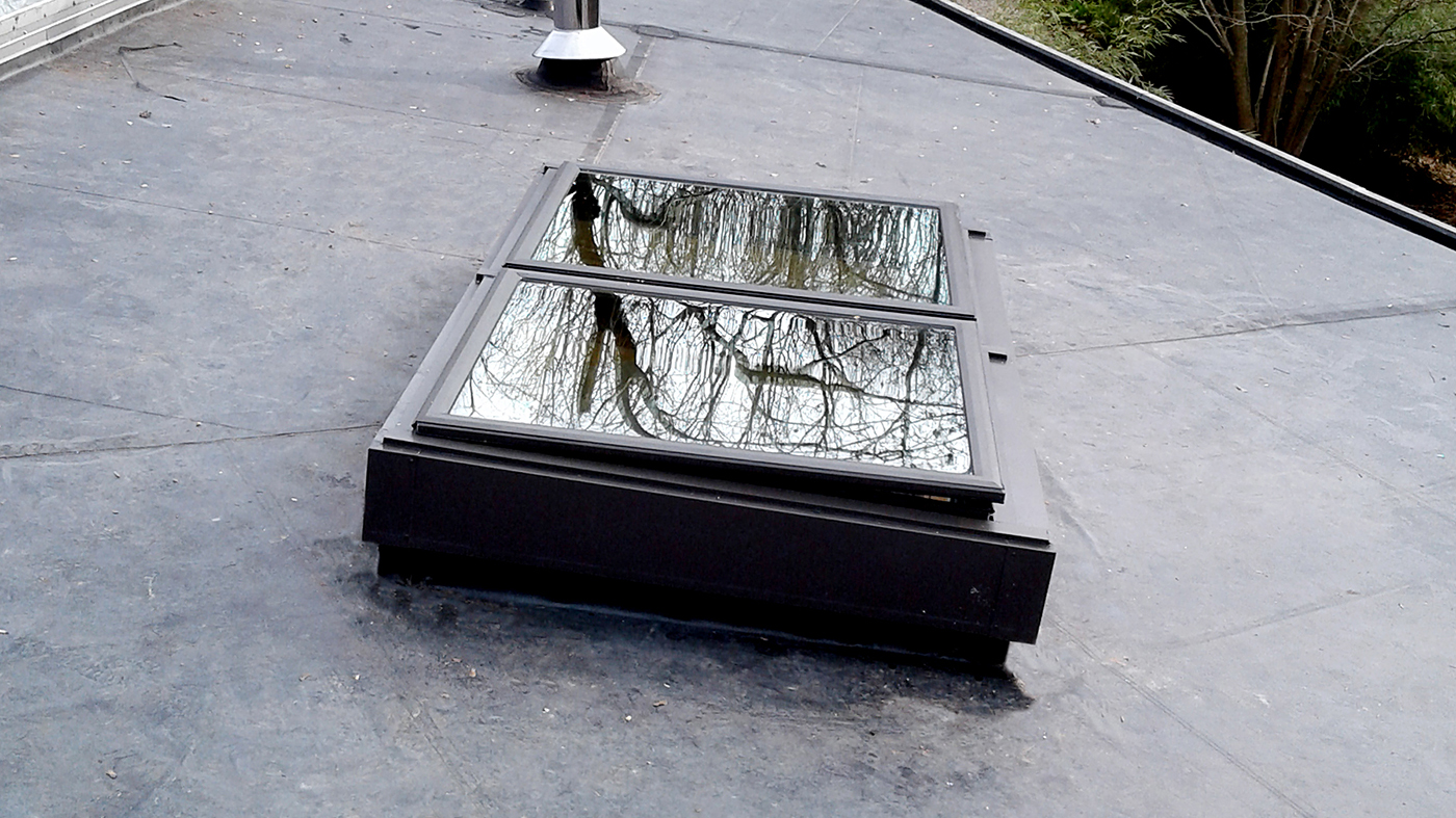 Operable skylight and curb mount skylight 