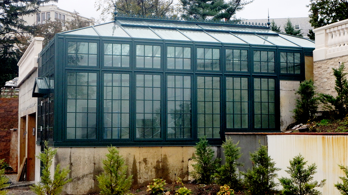 Straight eave double pitch greenhouse 