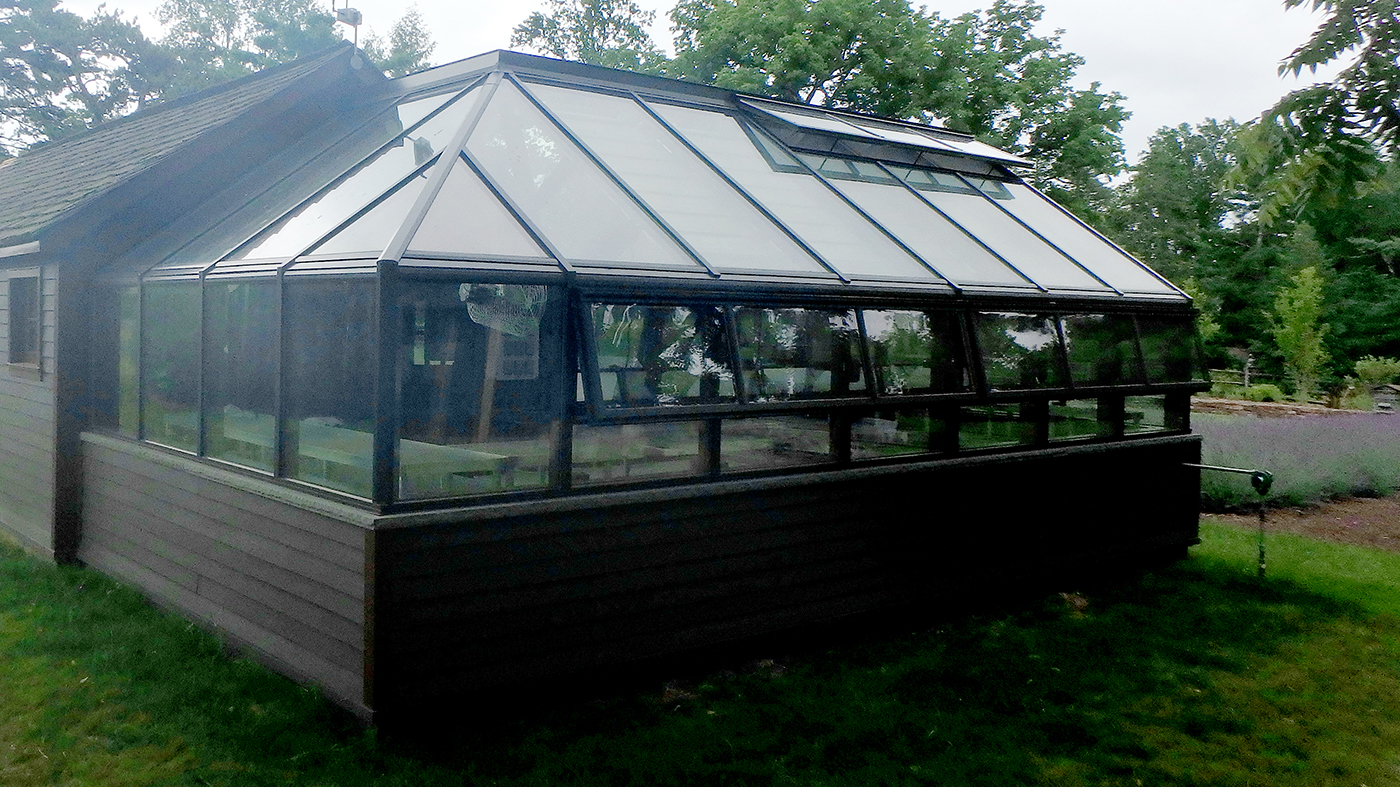 Private residence: Straight eave double pitch greenhouse 