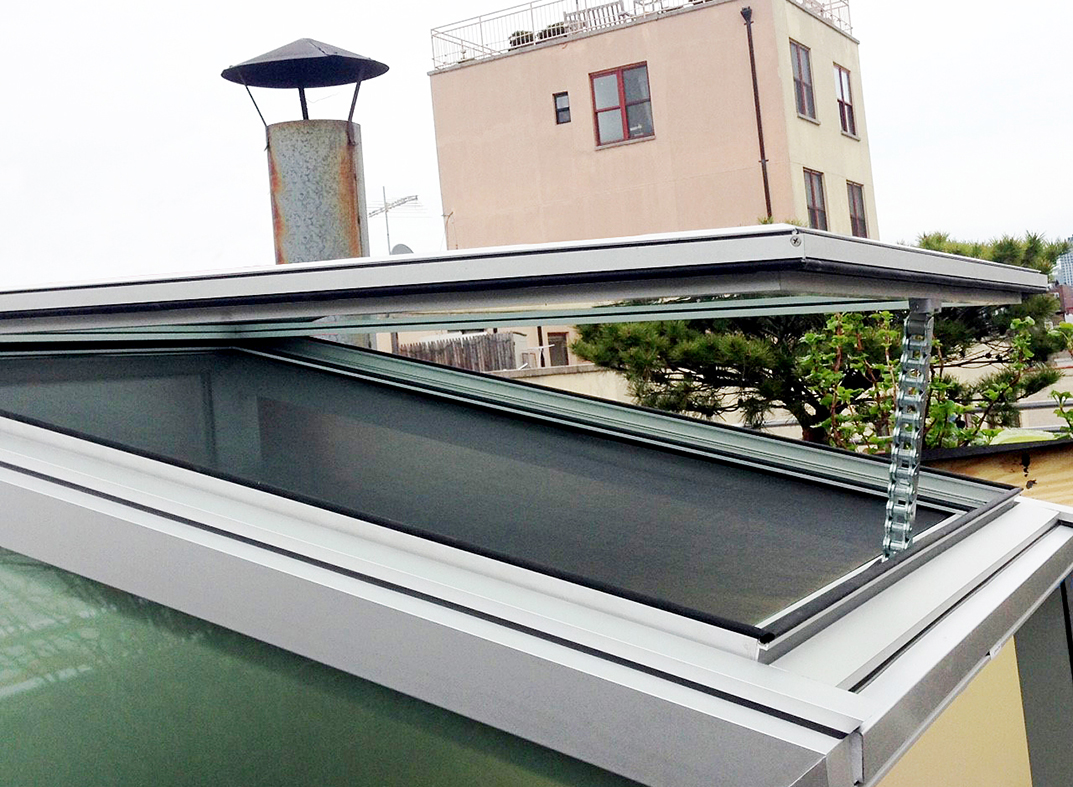 Operable skylight with Windowmaster 