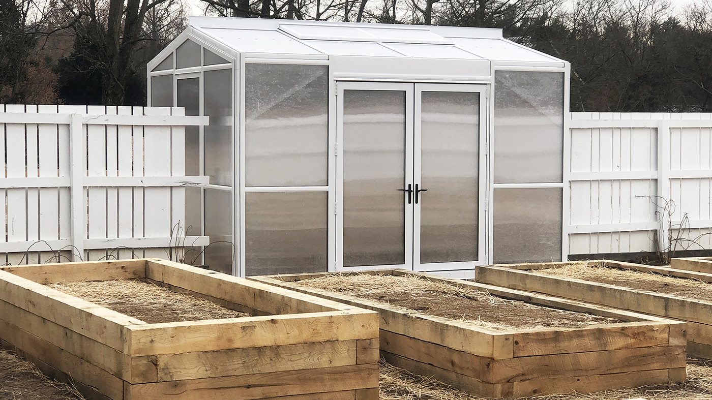 Straight eave double pitch greenhouse 