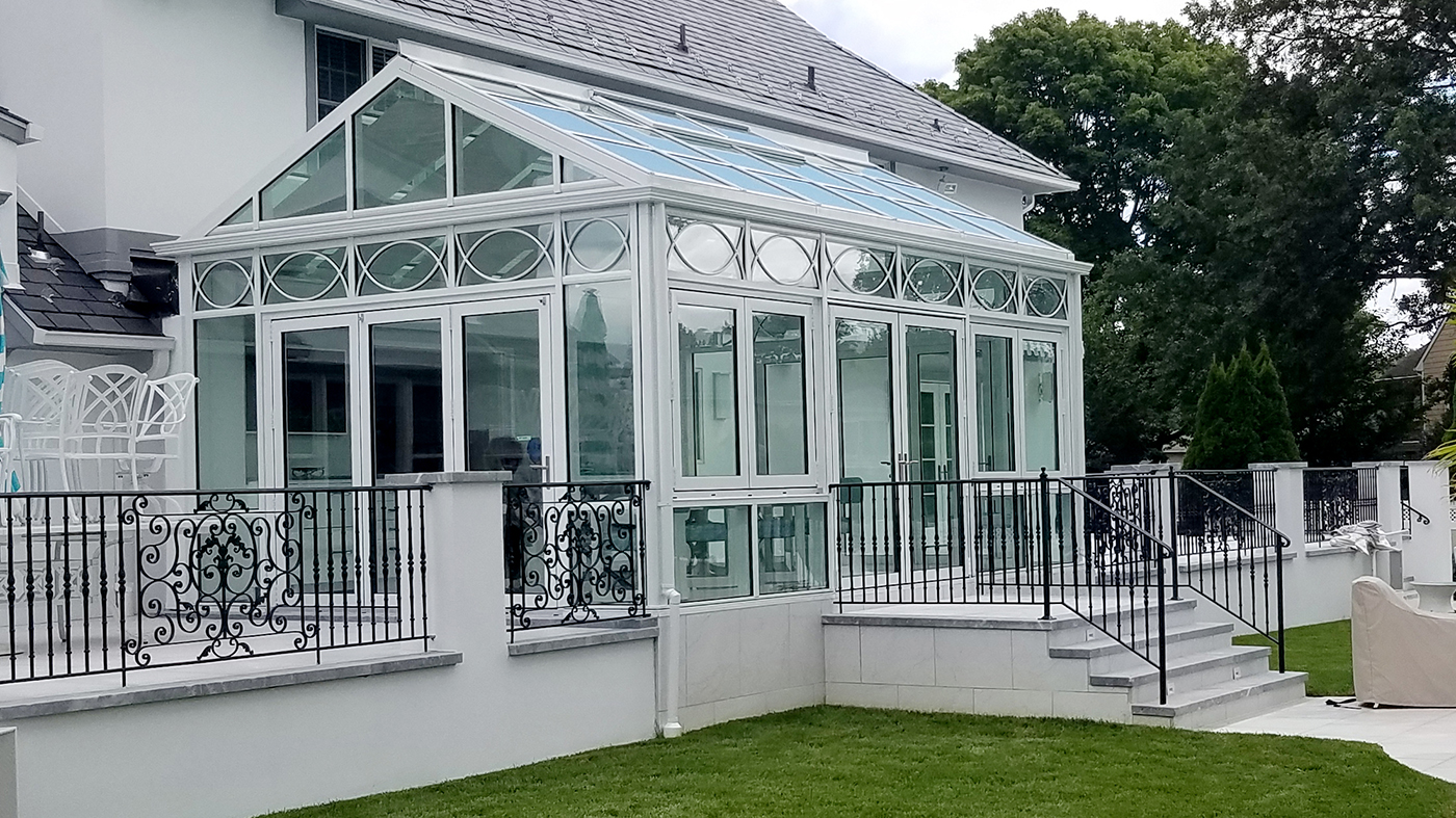 Conservatory with radius grids in transom