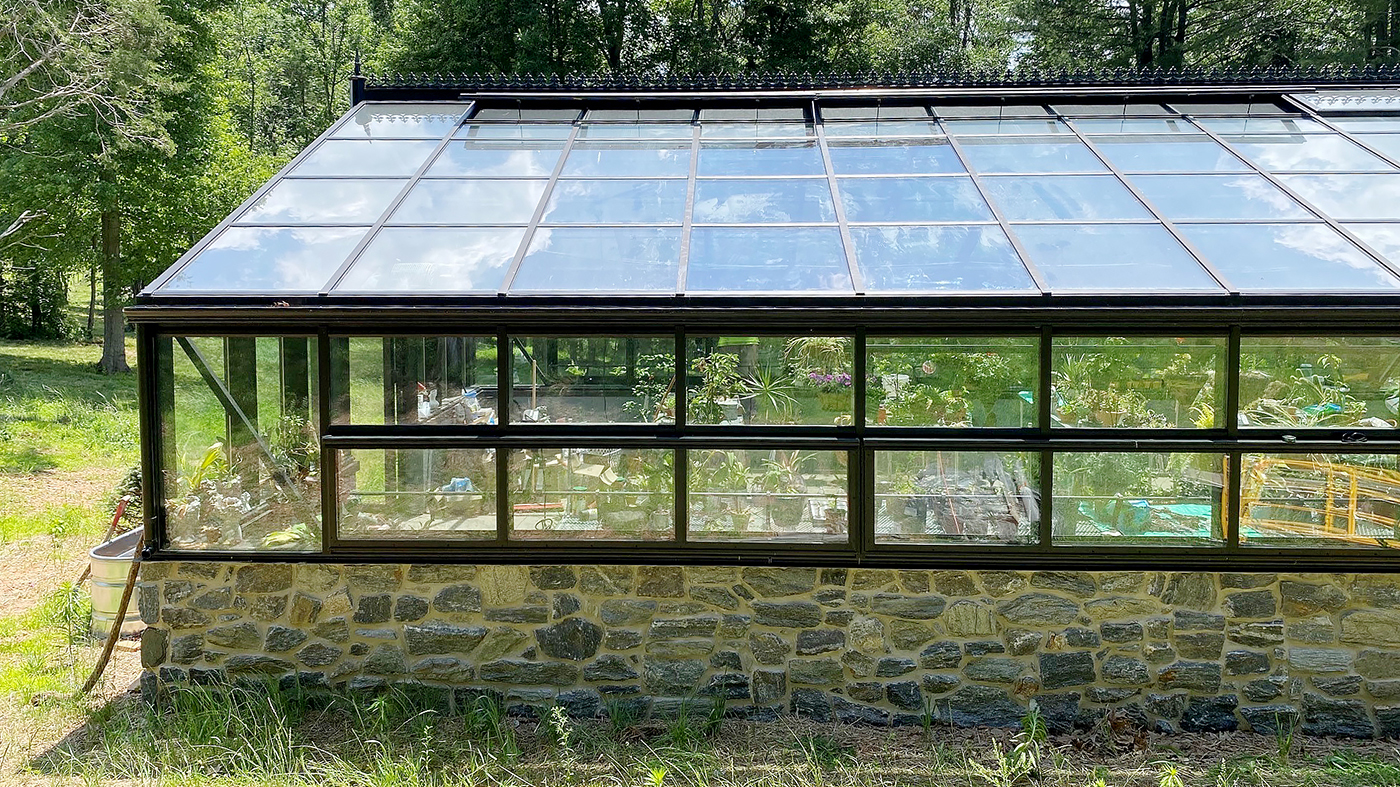 Straight eave double pitch greenhouse with cross-bracing