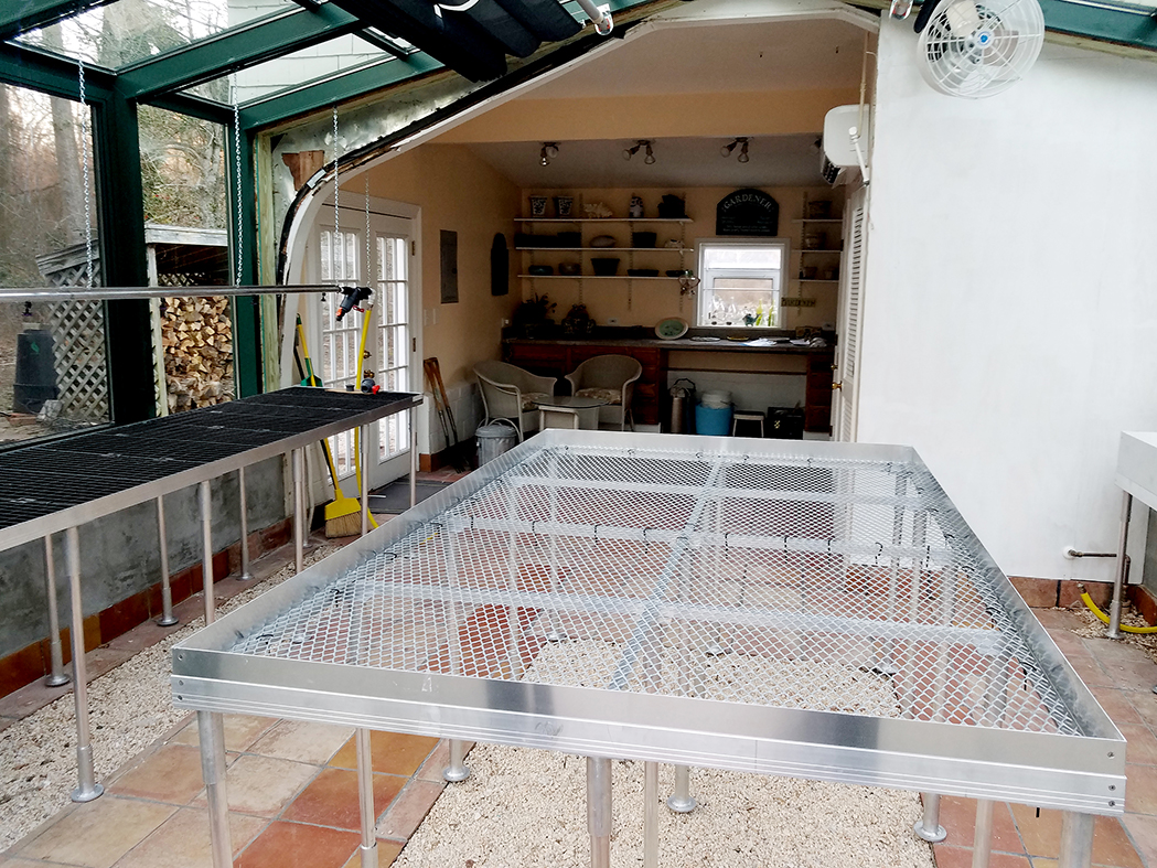 Straight eave double-pitch greenhouse with a Dutch Door