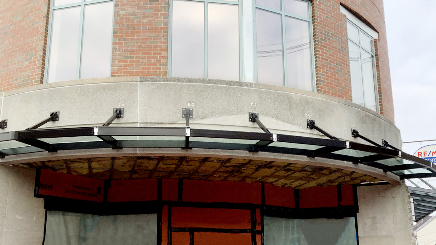 One eight-panel glass canopy