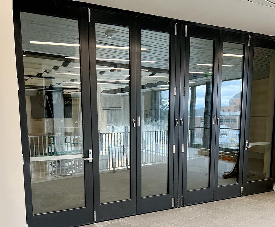 One six-panel G2 infold single door hinged jamb (SDHJ) on both sides floating bifold door unit.