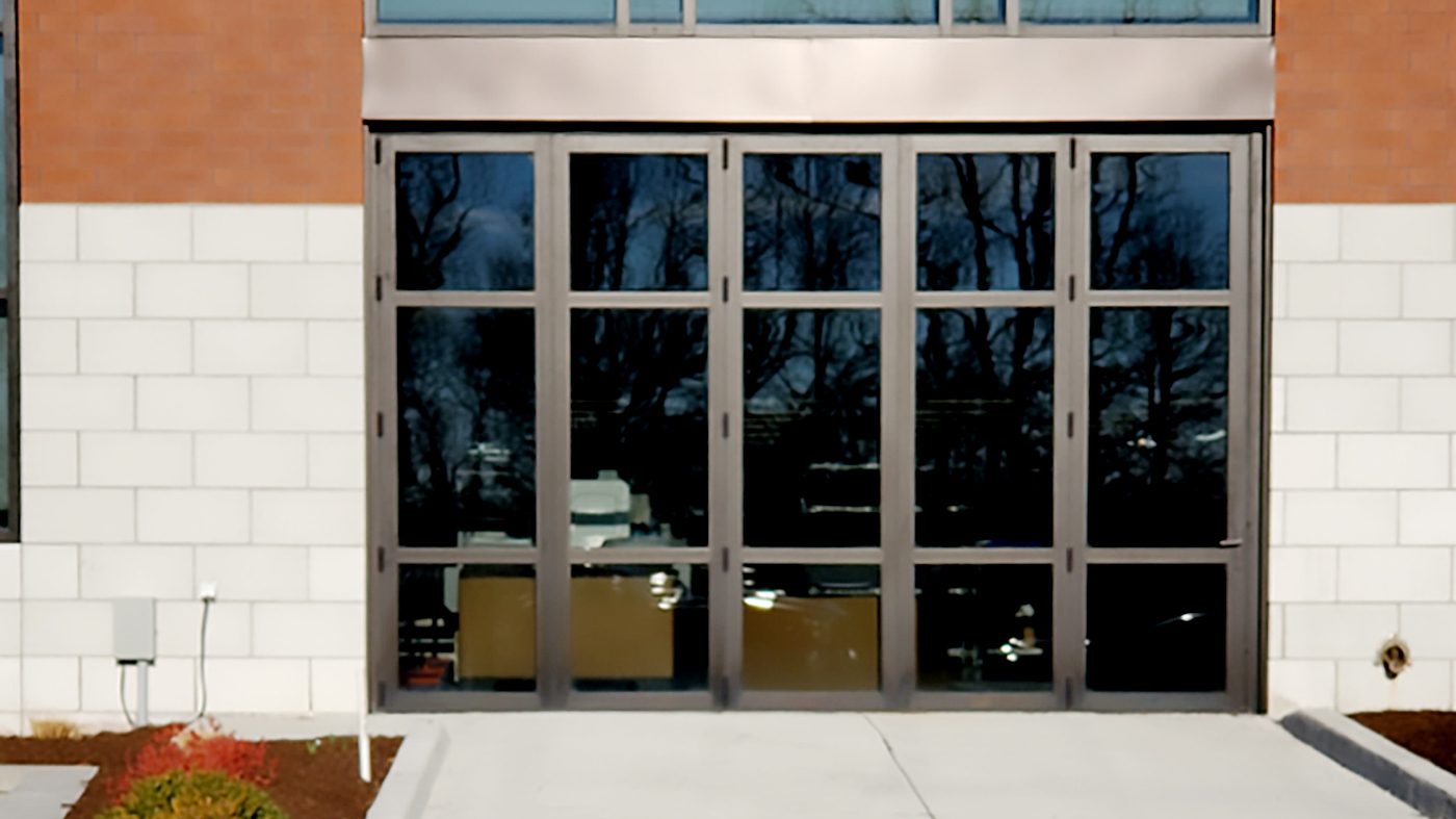 One five-panel G3LT outfold single door last panel (SDLP) bifold door unit with horizontal mullions.