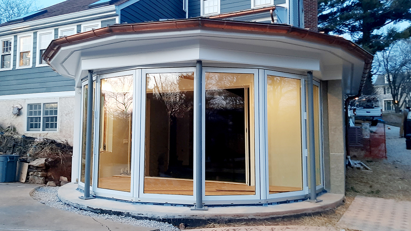 One seven-panel segmented radius bifold door unit with B-Series screens and a fixed window.