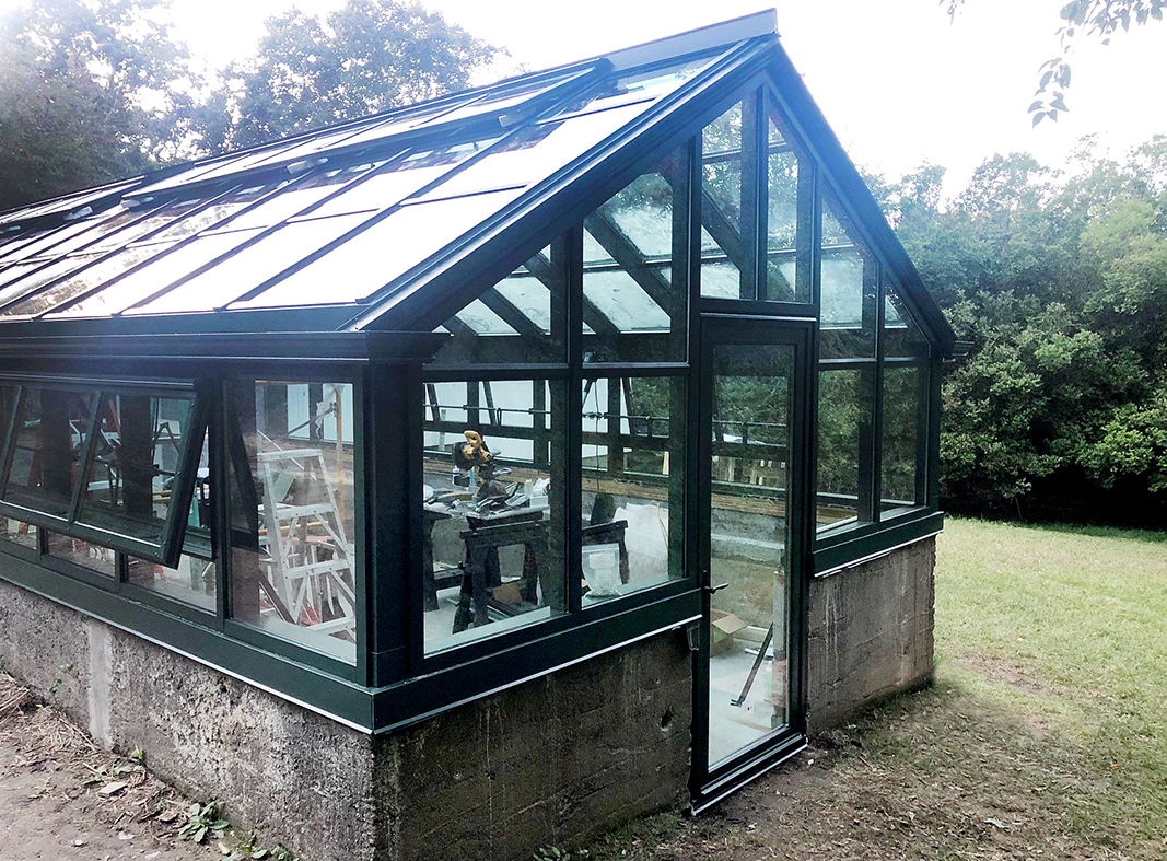 One straight eave double pitch greenhouse